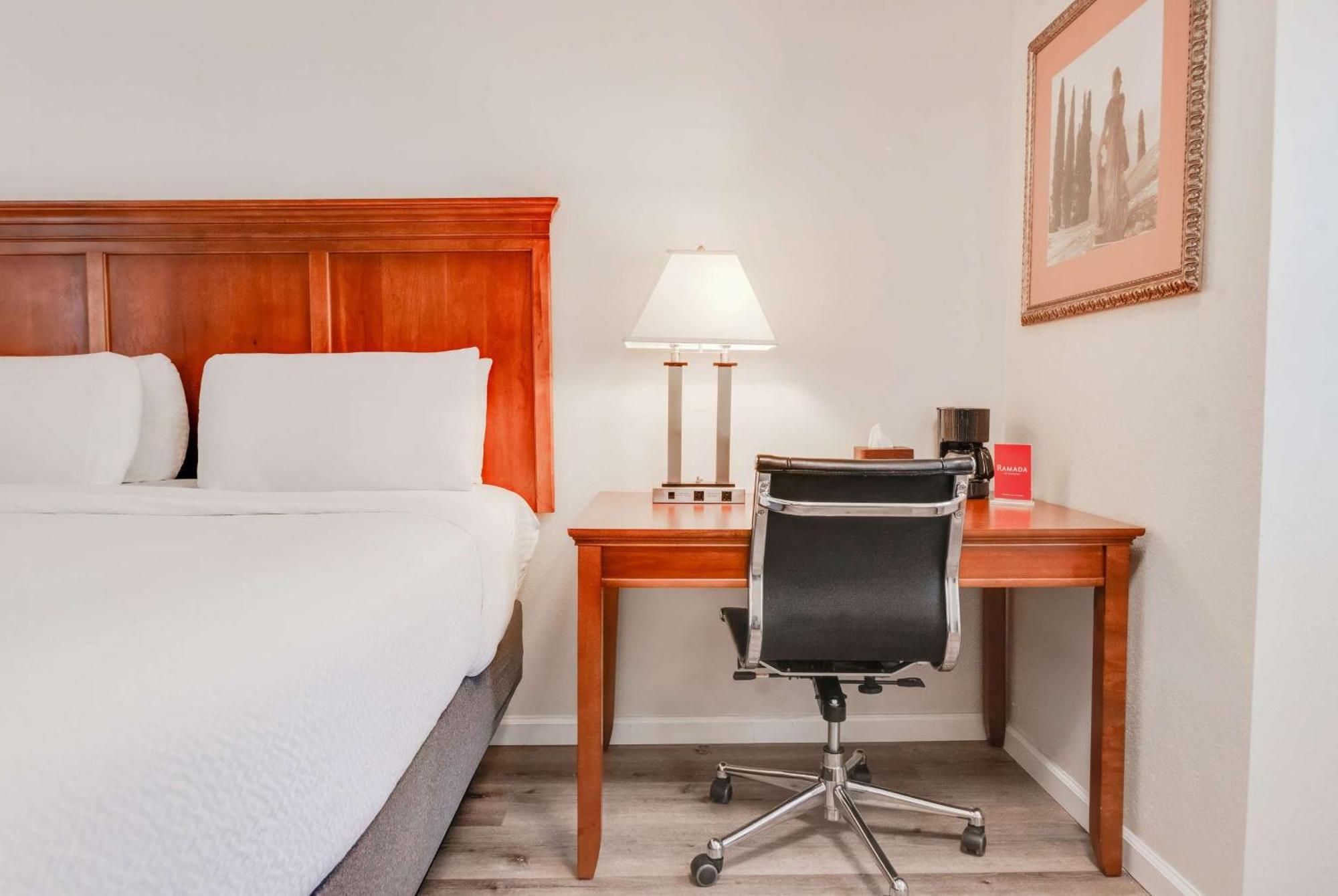 Ramada By Wyndham Mountain View Hotell Eksteriør bilde