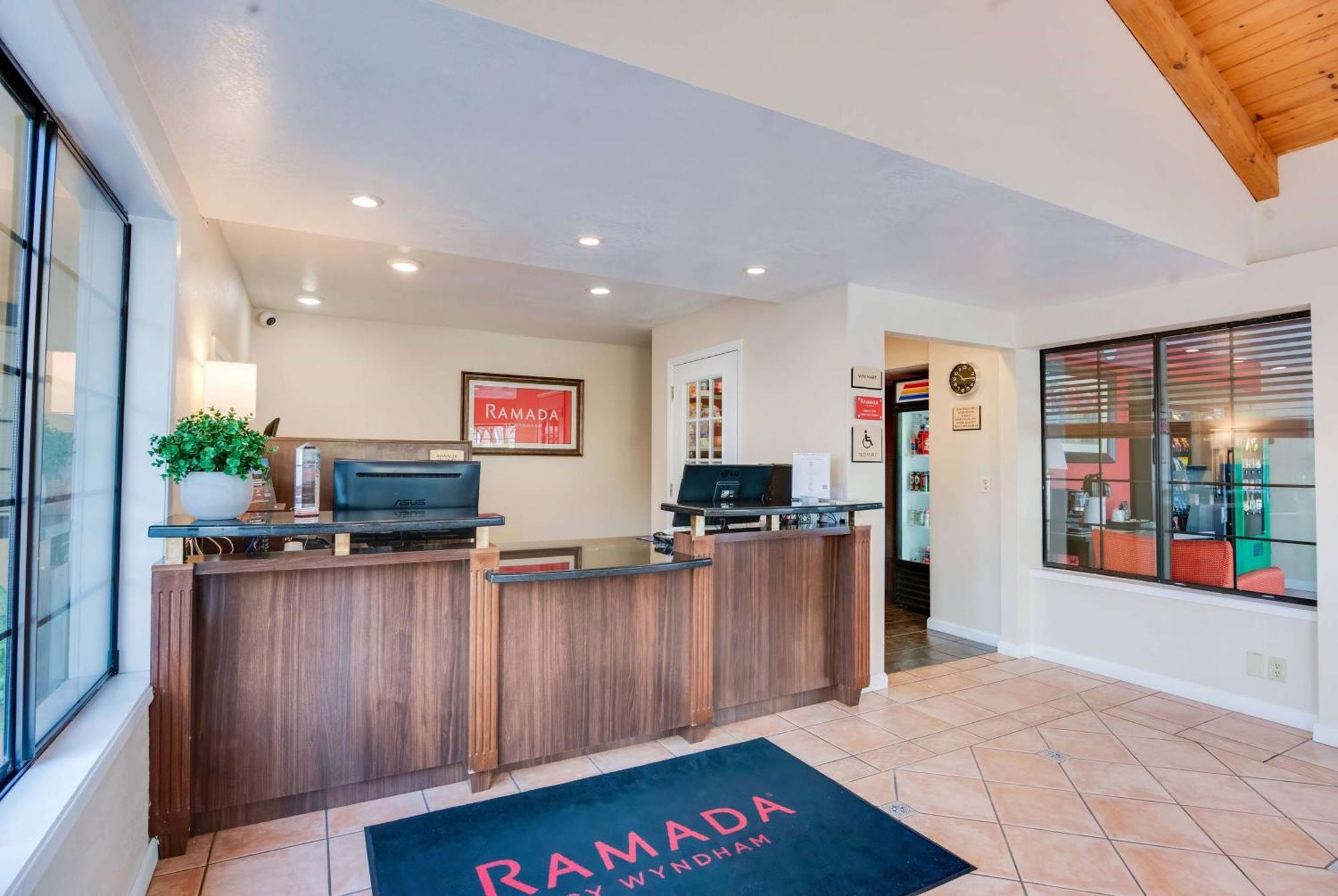 Ramada By Wyndham Mountain View Hotell Eksteriør bilde